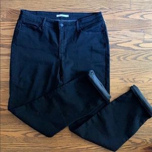 Levi’s black skinny jeans